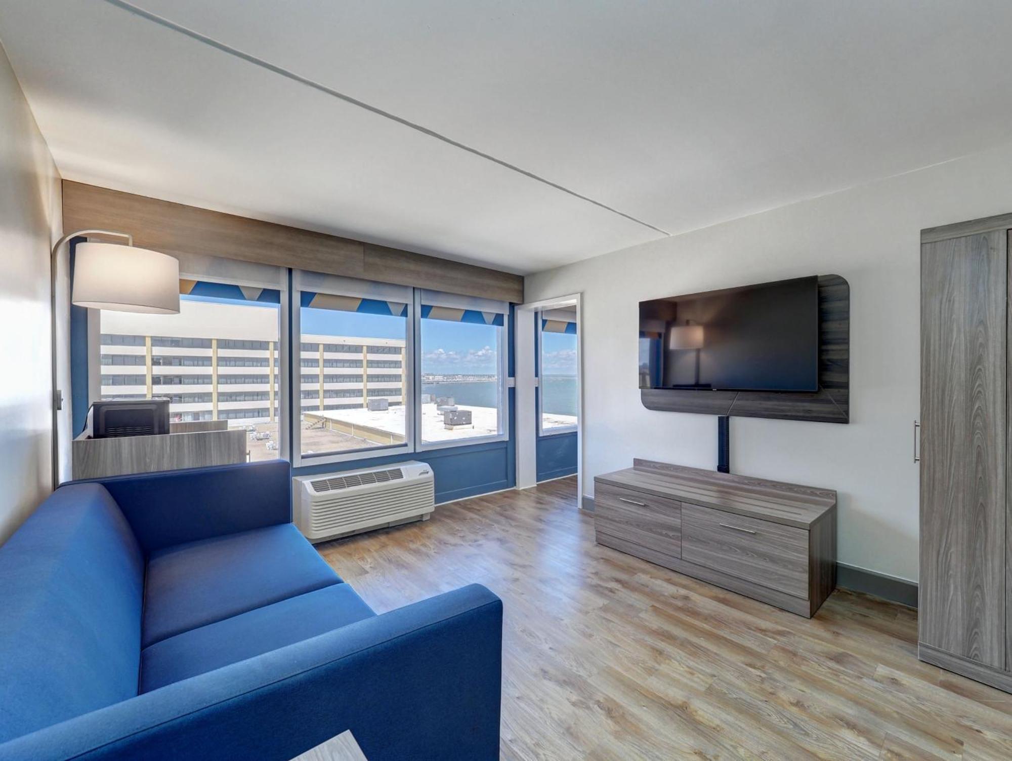 Express - Beachfront By Ihg Hotel