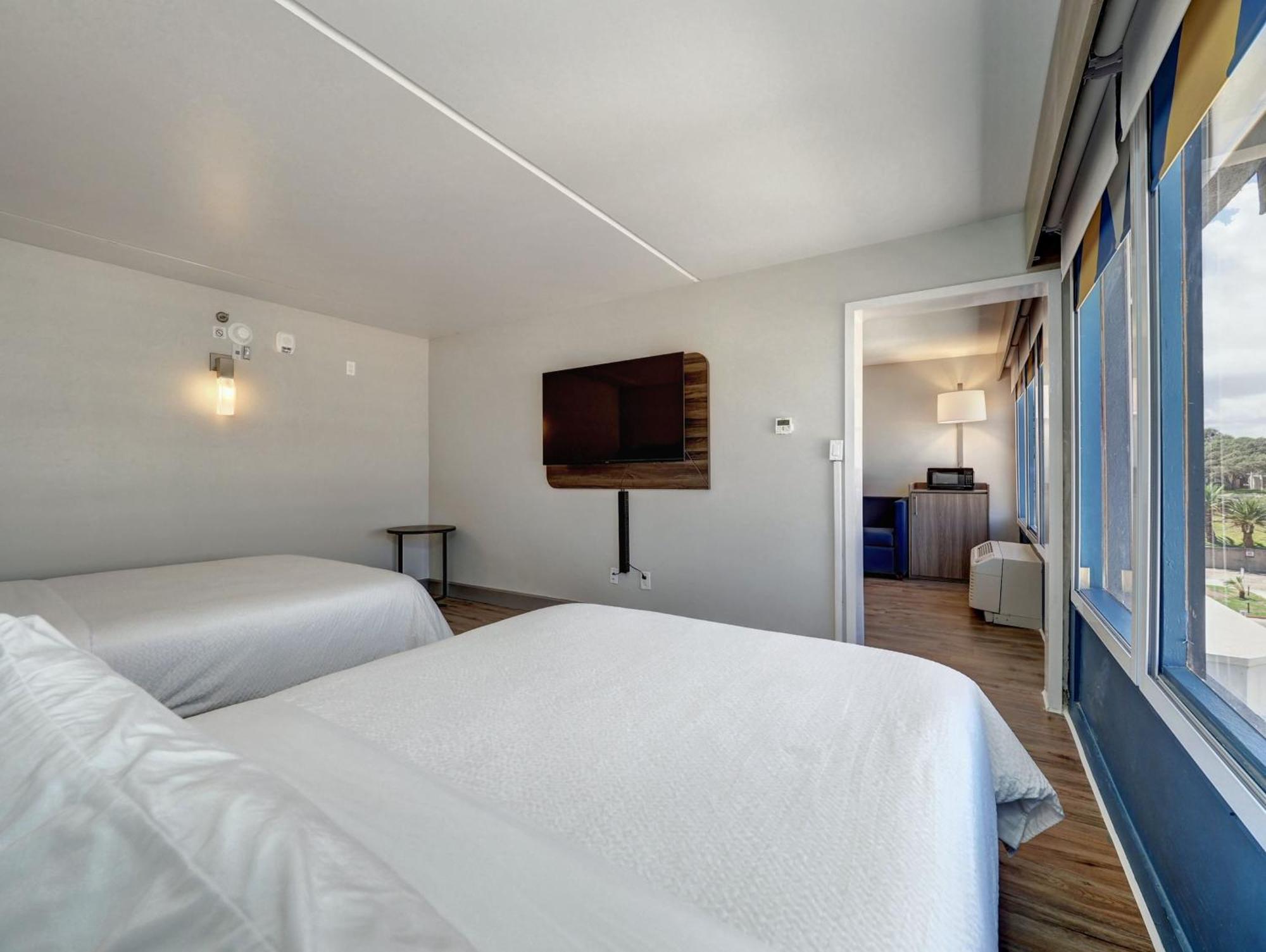 Hotel Express - Beachfront By Ihg 2*