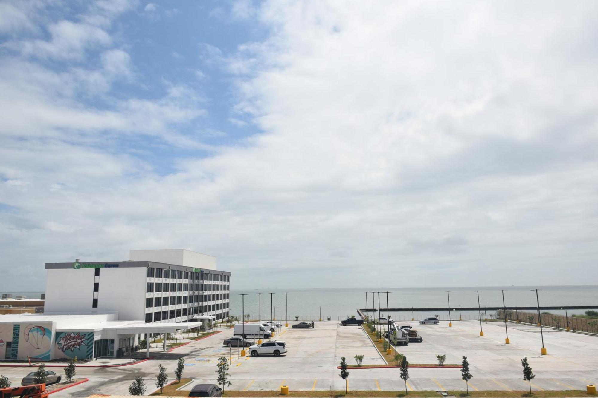 Express - Beachfront By Ihg Hotel 2*